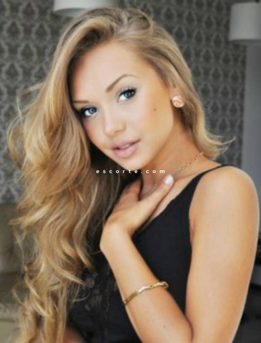 Anna becker 18